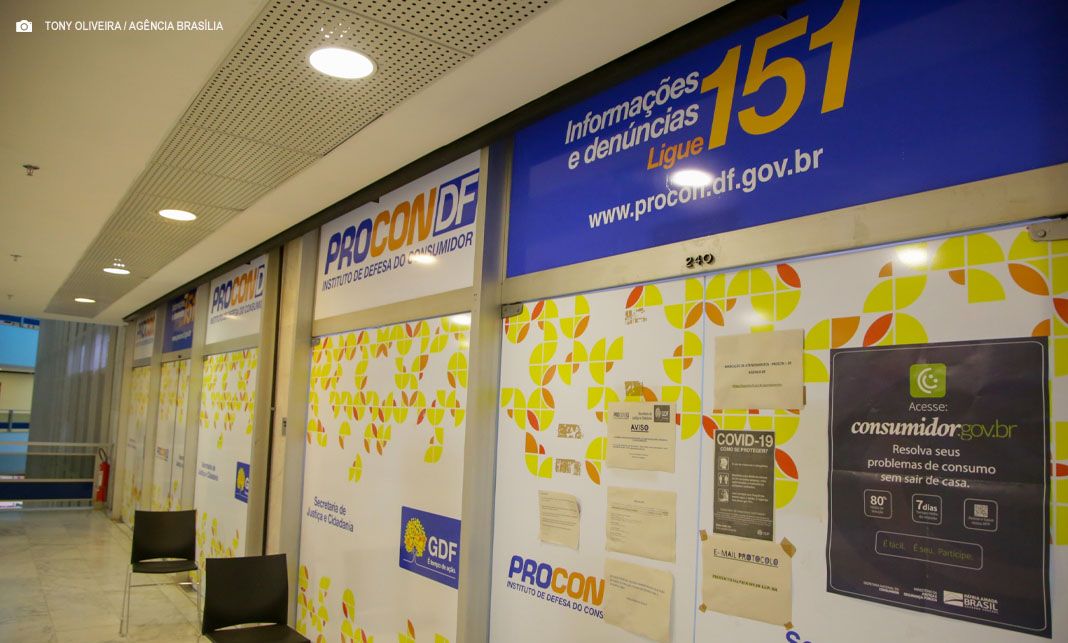 Procon-DF autua 27 escolas particulares por irregularidades em listas de materiais