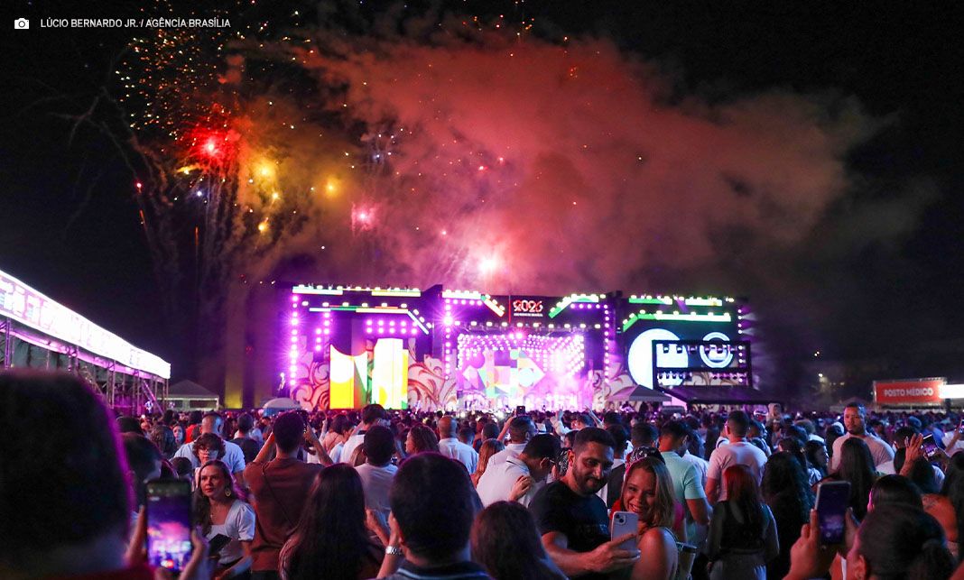 Réveillon na Esplanada reúne 200 mil pessoas para celebrar chegada de 2026