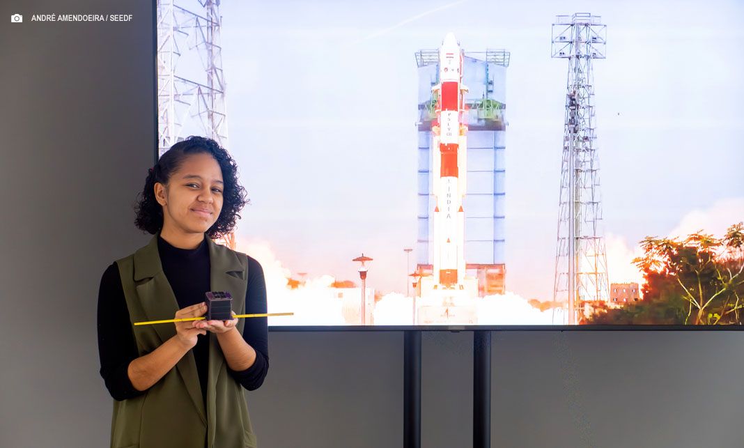 Alunos da rede pública do DF desenvolvem satélite lançado à órbita