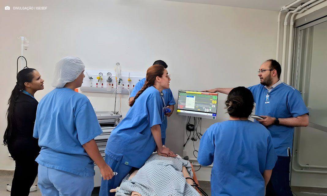 Treinamento em emergência cardíaca fortalece atendimento na UTI do HRSM