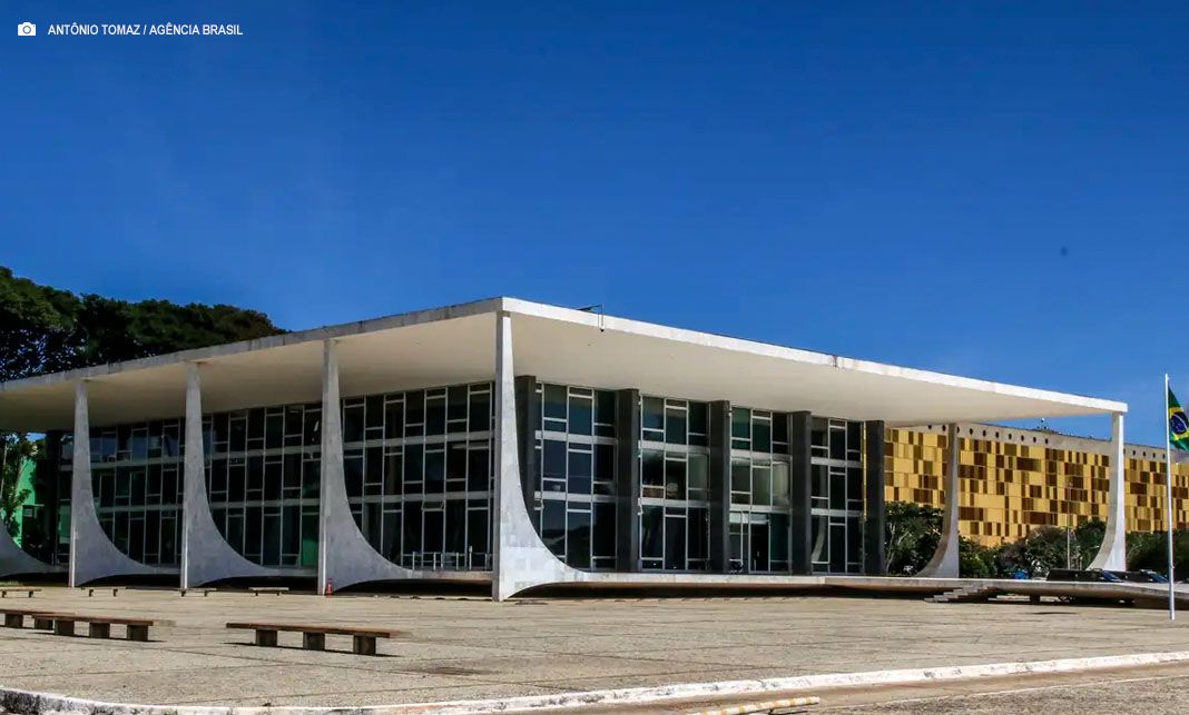 STF derruba lei do Programa Escola Sem Partido em município paranaense