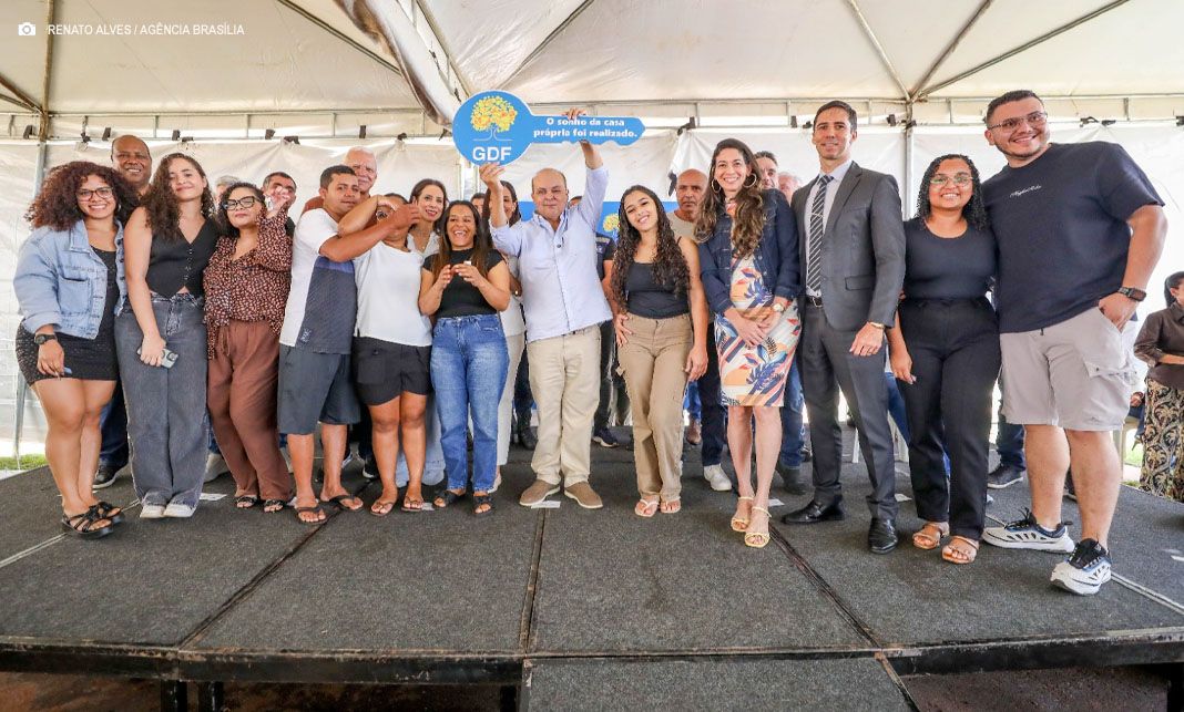 Ibaneis Rocha realiza entrega 480 apartamentos no Itapoã Parque e anuncia obras de mobilidade