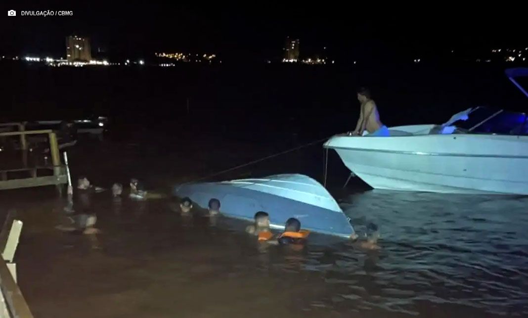 Lancha colide com píer e deixa seis mortos na divisa entre Minas Gerais e São Paulo
