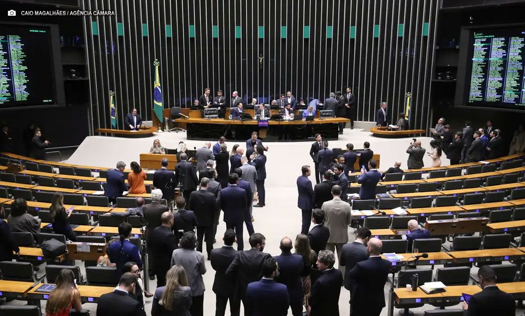 Câmara aprova projeto antifacção e endurecimento de penas contra o crime organizado