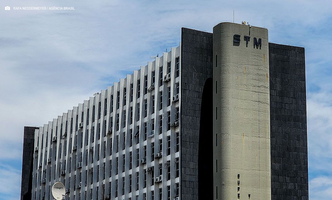STM mantém condenação e exclusão de sargento da Marinha por ameaça e porte de arma