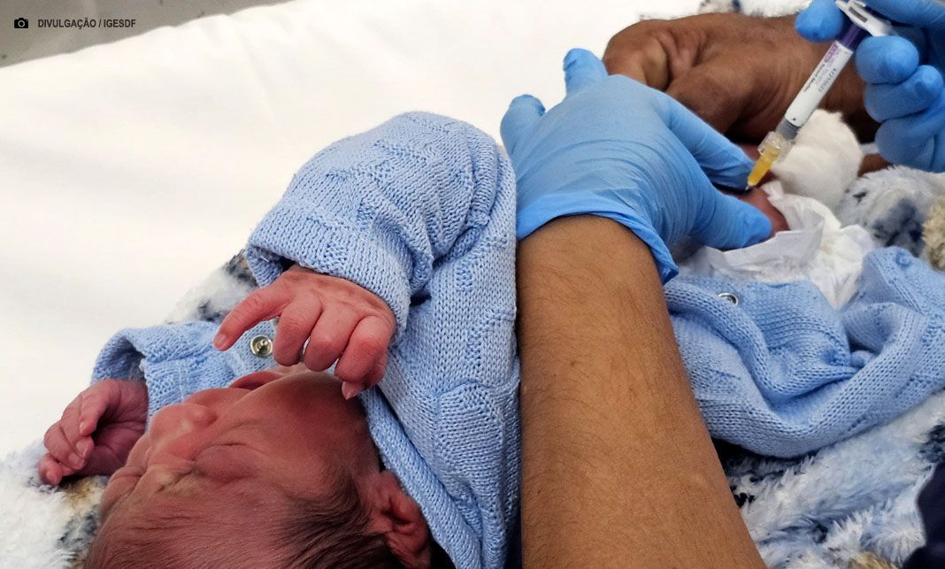DF capacita servidores a administra medicamento para reforçar a imunização de bebês prematuros contra o Vírus Sincicial Respiratório