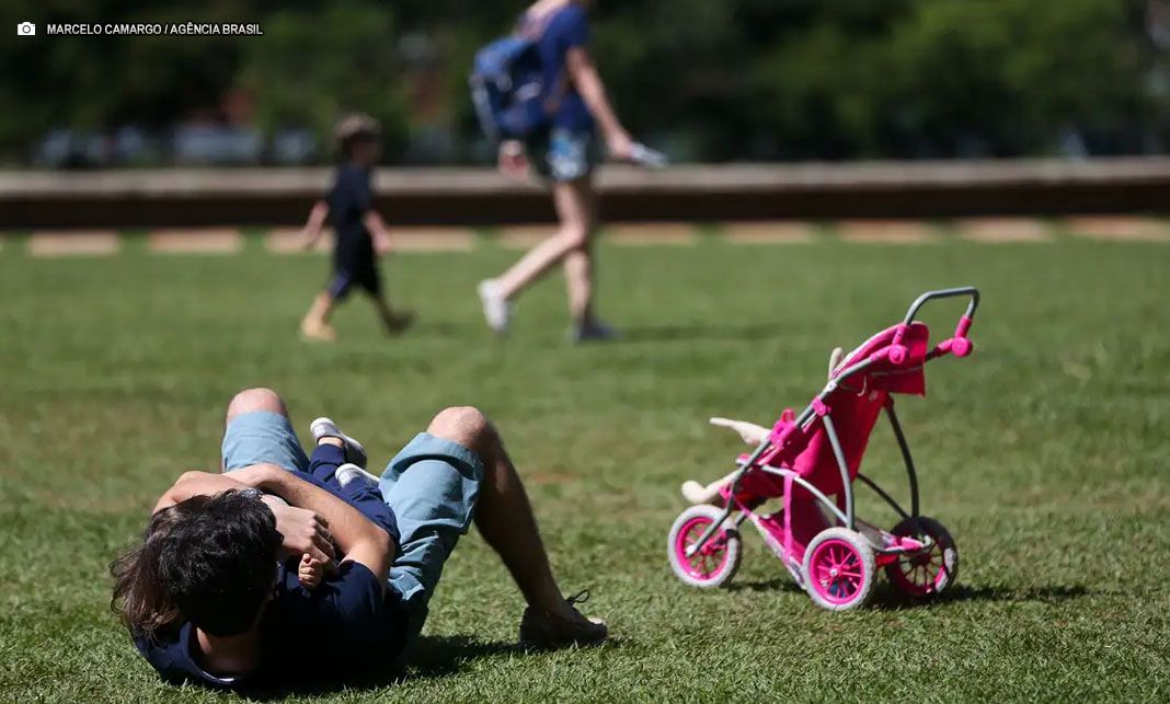 Senado aprova licença-paternidade de até 20 dias