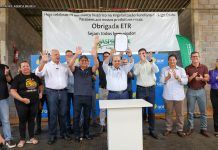 Ibaneis Rocha entrega 111 contratos de uso da terra a produtores rurais do Lago Oeste