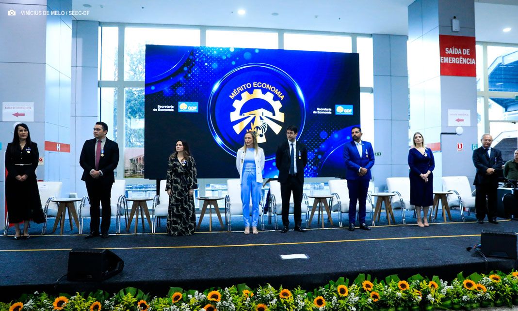 Trezentas Medalhas Mérito Economia são entregues a homenageados