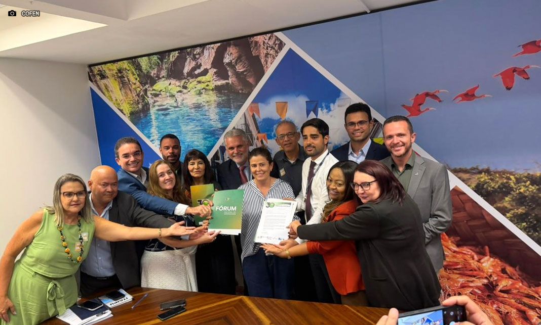 Fórum Nacional da Enfermagem entrega posicionamento sobre PEC 19 à autora e ao relator da proposta