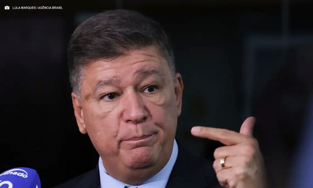 Flávio Dino dá 5 dias para senador Carlos Viana explicar repasse de emendas à Lagoinha