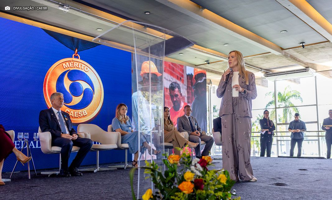 Medalha premia iniciativas em prol do saneamento e da eficiência pública