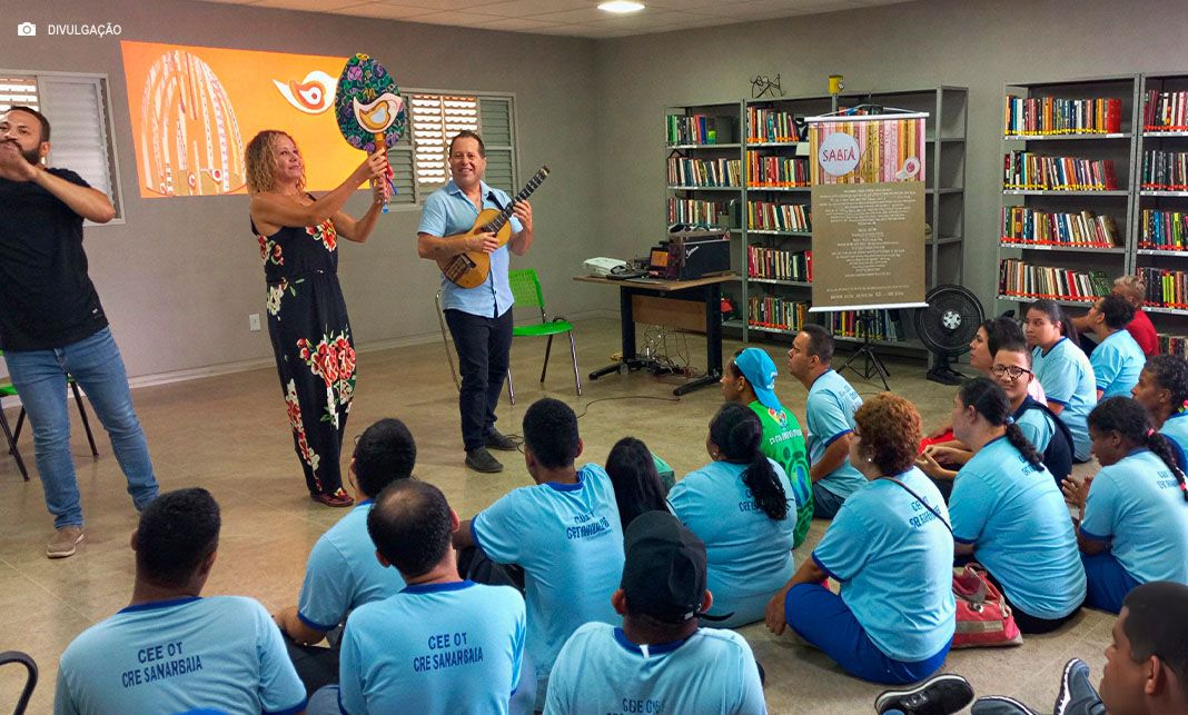 Entre cantigas, colagens e imaginação: Projeto Sabiá volta ao DF com oficinas gratuitas para crianças da rede pública