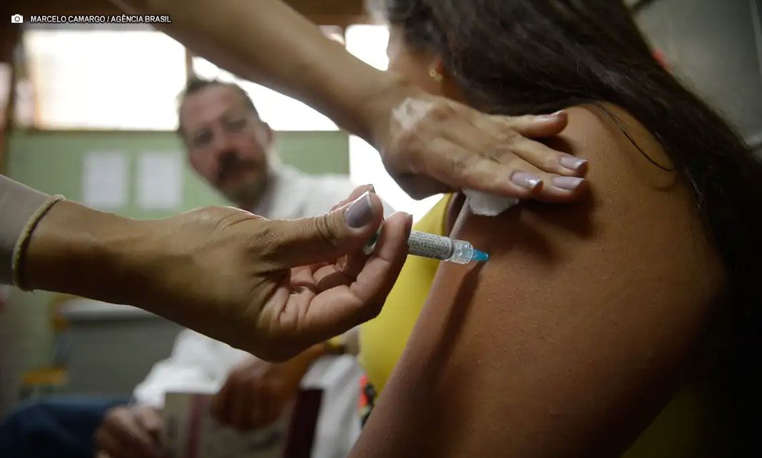 América Latina avança em vacinação contra HPV, mas falhas no rastreamento mantêm risco de câncer