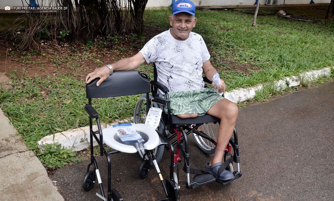 Saúde deve entregar 1.582 cadeiras de rodas e 2.252 cadeiras de banho a pacientes no semestre