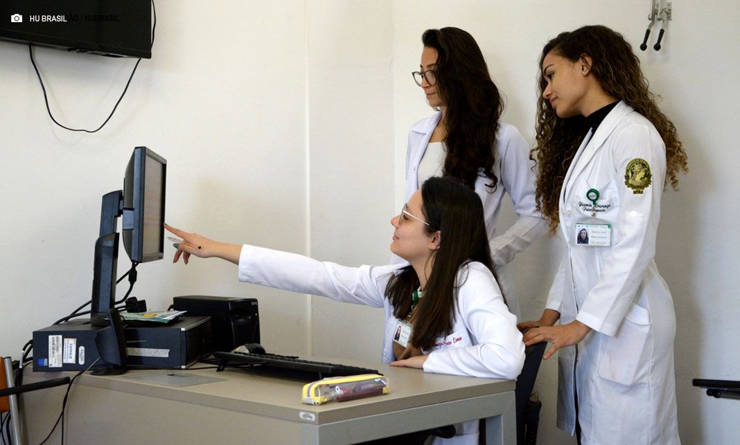 Provas objetivas de concurso público para área médica da Rede HU Brasil ocorrem neste domingo (29)