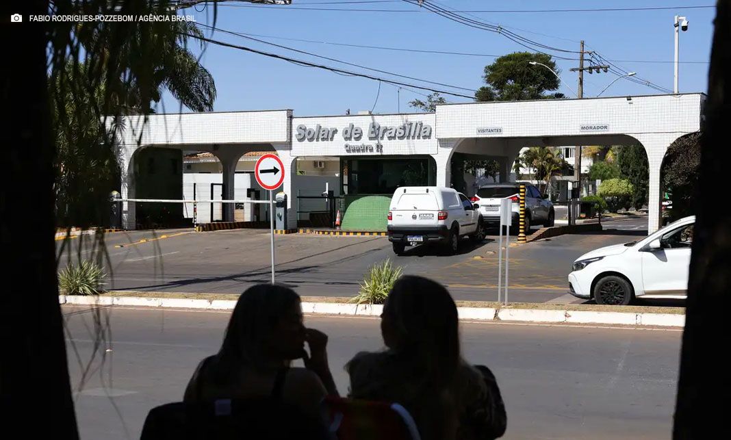 Bolsonaro tem 24h para explicar fala de Eduardo sobre acesso a vídeo