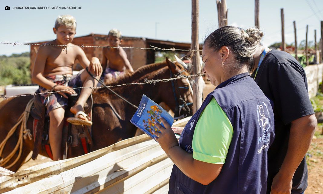 Carro da Vacina passa por área rural do DF neste sábado (7)