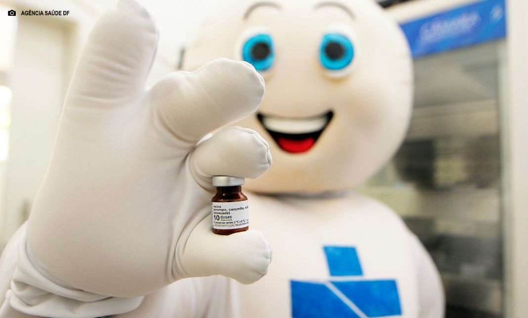 Viajantes e profissionais da área de turismo devem se vacinar contra o sarampo em todo país