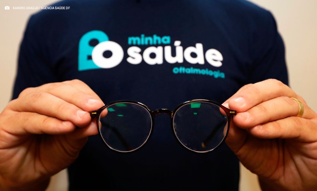 Projeto Minha Saúde entrega óculos gratuitos no Setor Comercial Sul