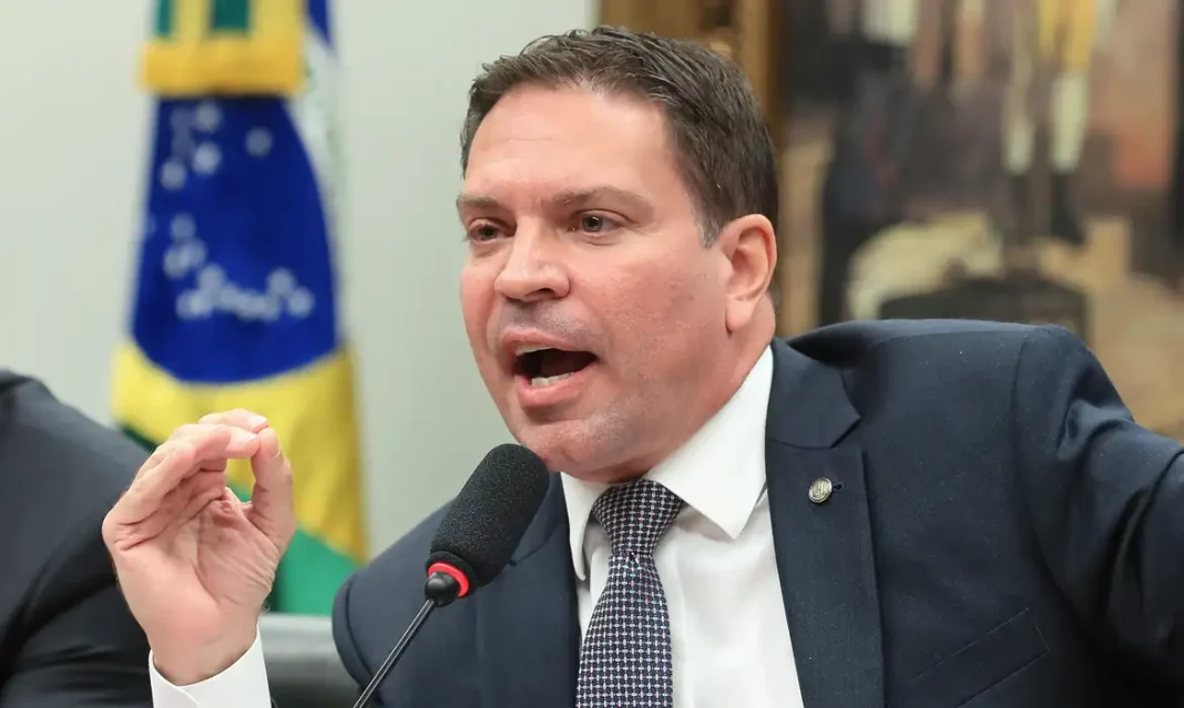 Alexandre Ramagem é preso pelo ICE nos Estados Unidos