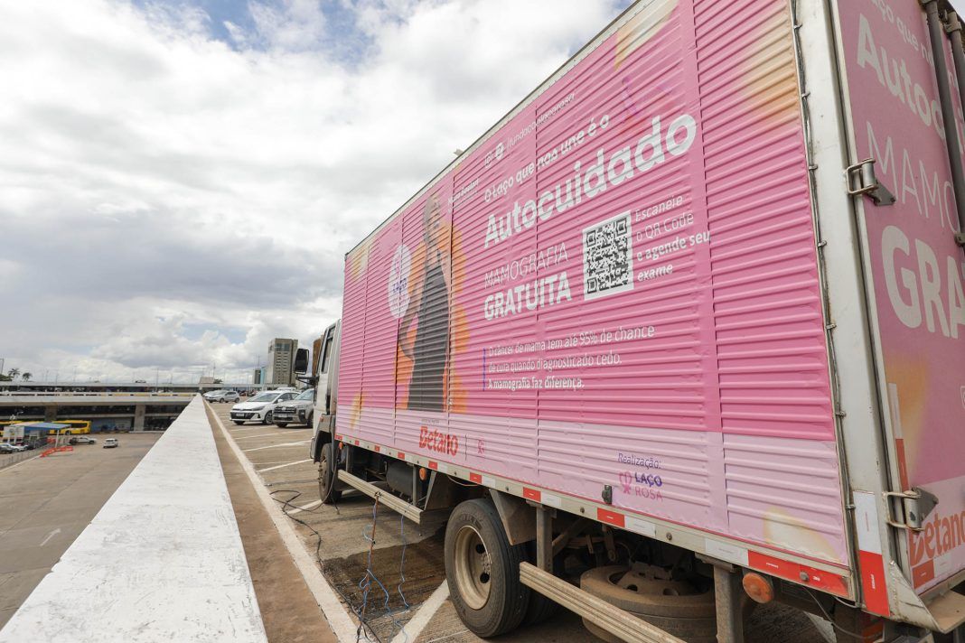 Carreta da mamografia leva atendimento gratuito para todo DF e garante encaminhamento ao SUS