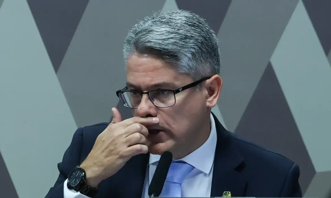Gilmar Mendes pede à PGR investigação contra senador Alessandro Vieira relator da CPI do Crime Organizado