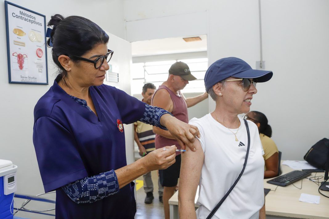 Imunize-se: sábado tem vacinação em feira e shoppings do DF