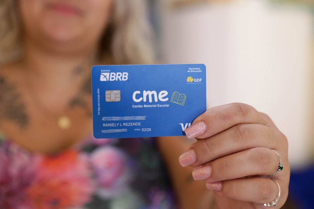 GDF investe R$ 267 milhões no Cartão Material Escolar em seis anos GDF investe R$ 267 milhões no Cartão Material Escolar em seis anos