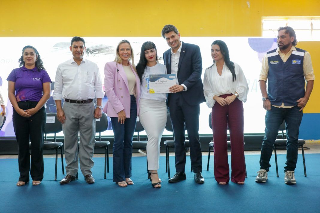 Celina Leão participa da entrega certificados para mais de 300 alunos do Jornada da Mulher Trabalhadora Celina Leão participa da entrega certificados para mais de 300 alunos do Jornada da Mulher Trabalhadora