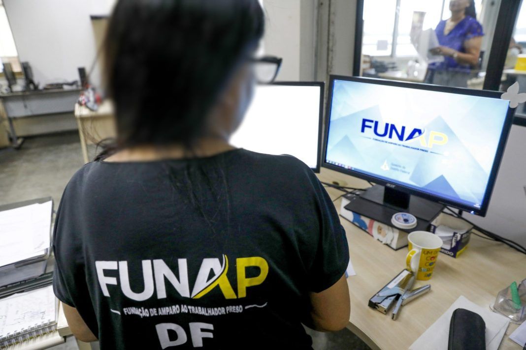 Reeducandos do DF recebem acesso a cursos gratuitos de inteligência artificial Reeducandos do DF recebem acesso a cursos gratuitos de inteligência artificial