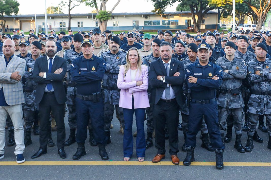 Celina Leão participa de solenidade que homenageia policiais militares promovidos após redução do interstício no DF Celina Leão participa de solenidade que homenageia policiais militares promovidos após redução do interstício no DF