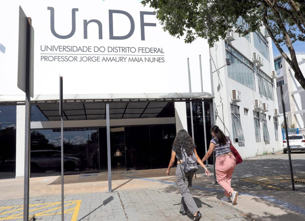 Celina Leão nomeaia Fernanda Marsaro nova reitora da UnDF Celina Leão nomeaia Fernanda Marsaro nova reitora da UnDF