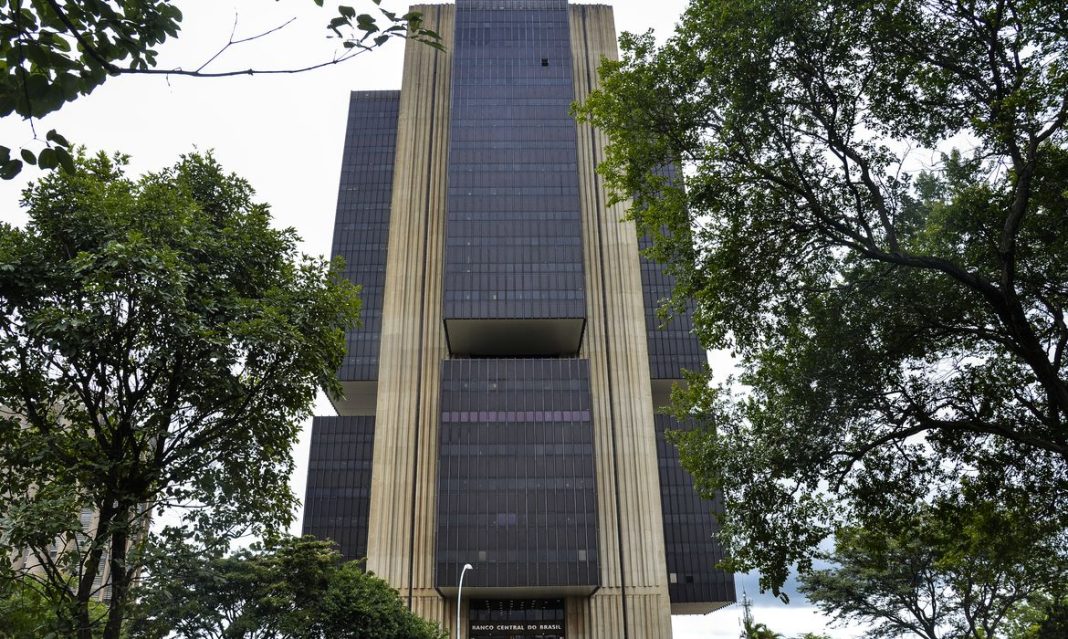 Banco Central reduz juros básicos para 14,5% ao ano Banco Central reduz juros básicos para 14,5% ao ano