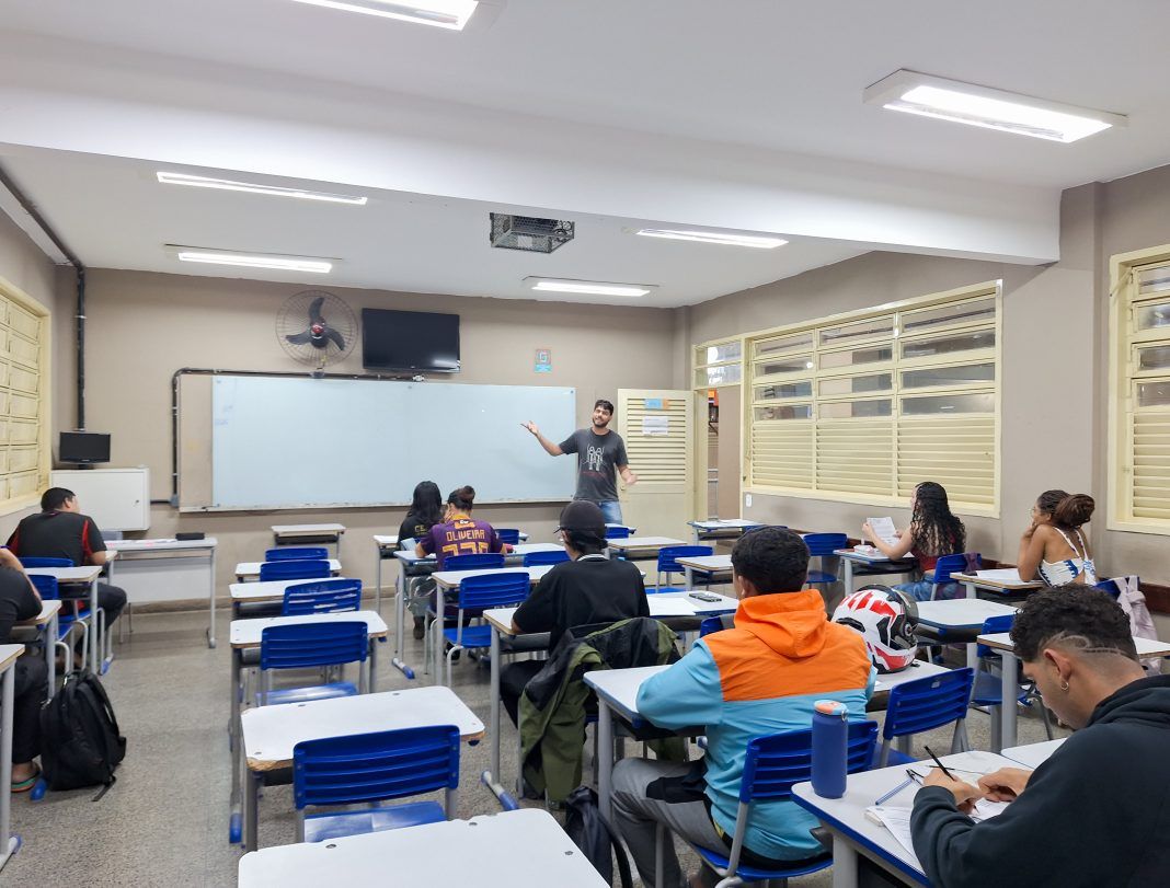 Ensino noturno flexível reduz evasão em escola do Recanto das Emas Ensino noturno flexível reduz evasão em escola do Recanto das Emas
