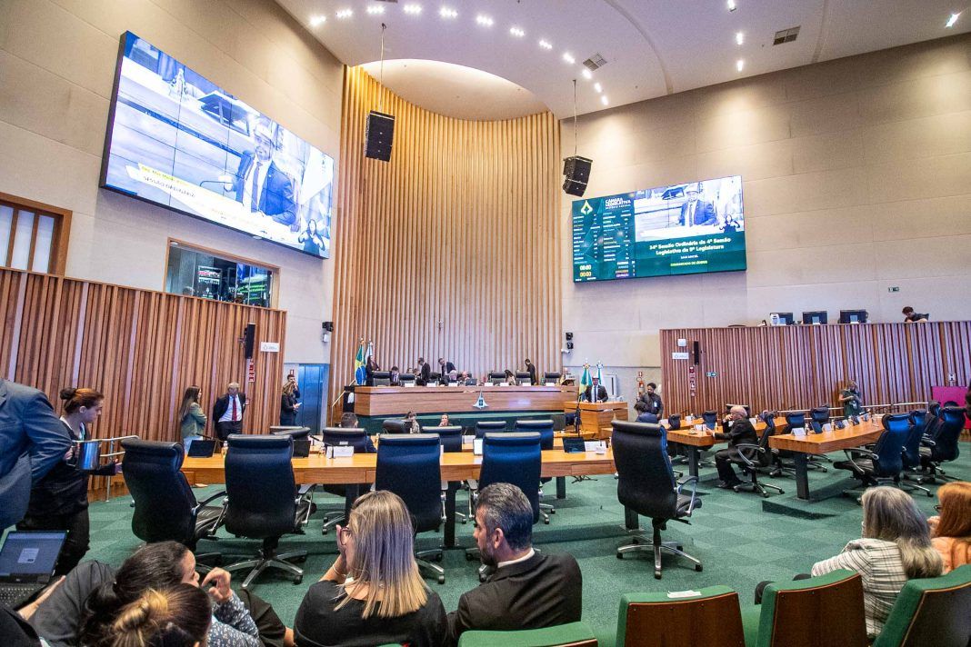 CLDF derruba vetos a 29 projetos; leis serão promulgadas CLDF derruba vetos a 29 projetos; leis serão promulgadas