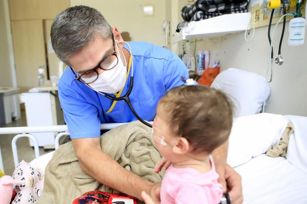 IgesDF abre seleção para psicólogo hospitalar, fonoaudiólogo e médico pediatra com salários de até R$ 18,1 mil IgesDF abre seleção para psicólogo hospitalar, fonoaudiólogo e médico pediatra com salários de até R$ 18,1 mil