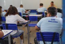 Após um ano sem celular, escolas públicas registram melhora no rendimento e na convivência entre os alunos