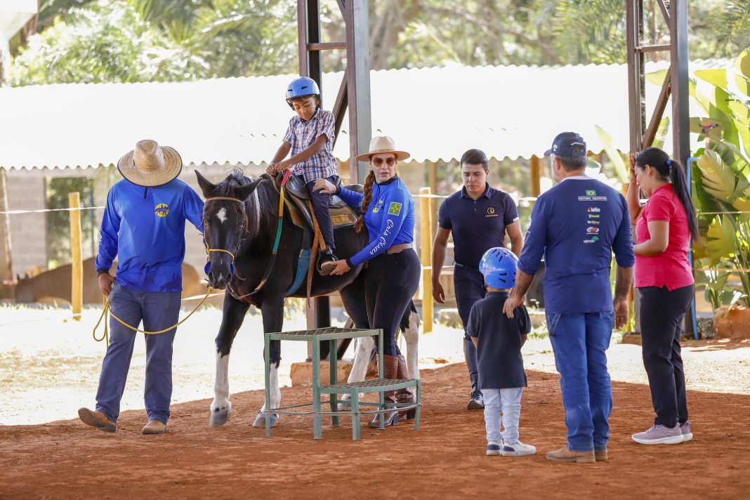 Centro de Referência Especializado em Transtorno do Espectro Autista encerra programação do Abril Azul com equoterapia para pacientes Centro de Referência Especializado em Transtorno do Espectro Autista encerra programação do Abril Azul com equoterapia para pacientes