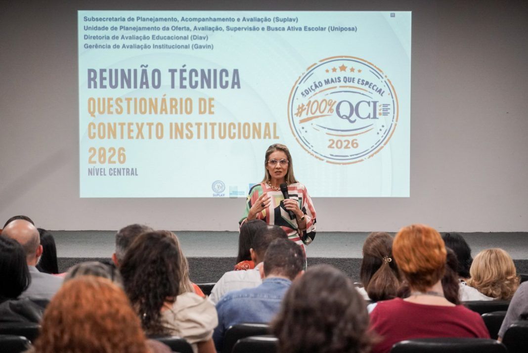 Estudantes, pais, professores e servidores iniciam avaliação do ensino na rede pública do DF Estudantes, pais, professores e servidores iniciam avaliação do ensino na rede pública do DF