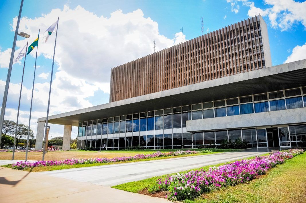 Celina Leão publica Decreto para reforçar prudência nos gastos públicos com base na disponibilidade de recursos Celina Leão publica Decreto para reforçar prudência nos gastos públicos com base na disponibilidade de recursos