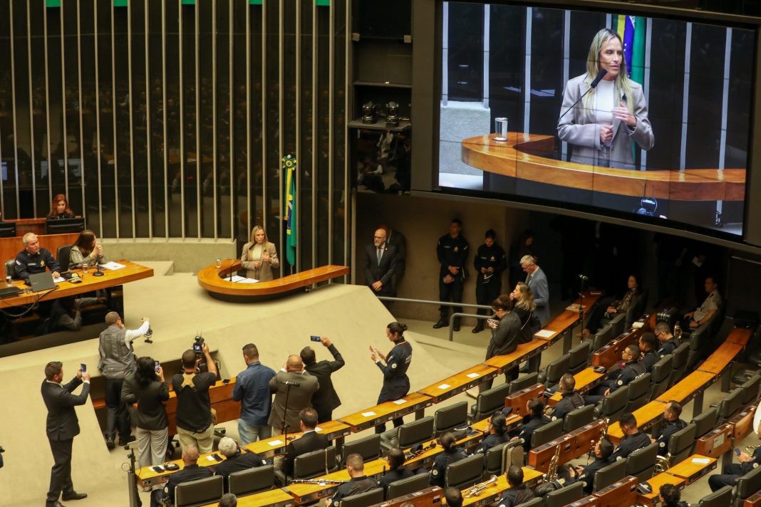 Celina Leão participa de sessão comemorativa dos 217 anos da PMDF Celina Leão participa de sessão comemorativa dos 217 anos da PMDF