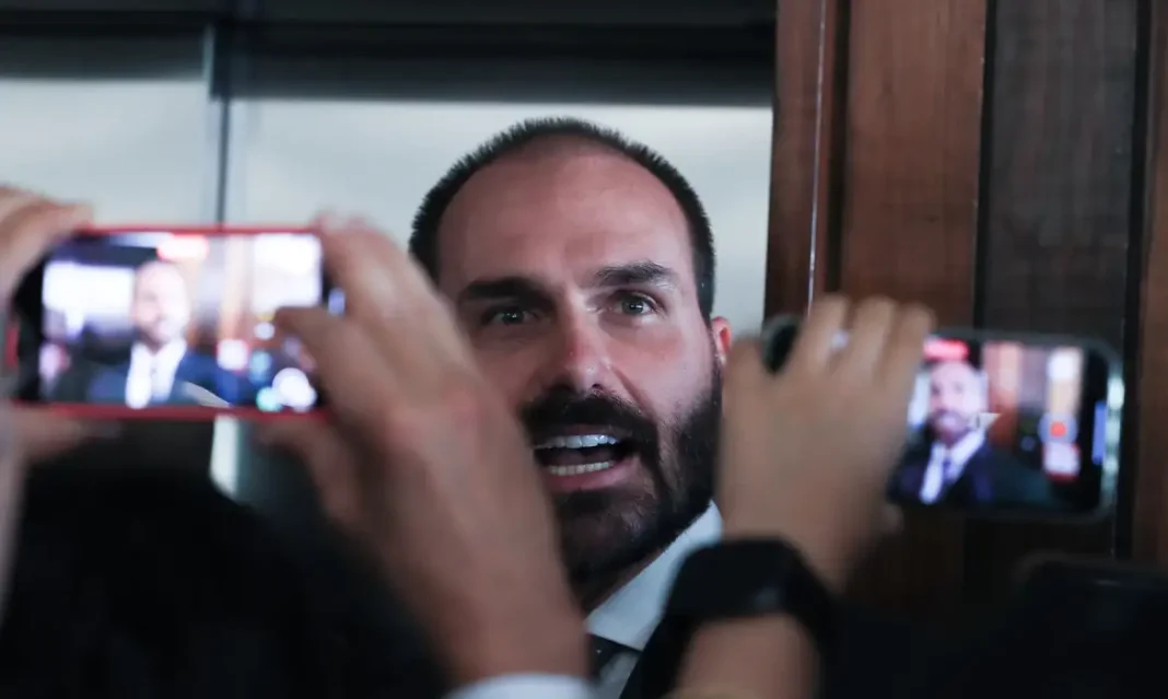 PGR pede ao Supremo condenação de Eduardo Bolsonaro por coação PGR pede ao Supremo condenação de Eduardo Bolsonaro por coação