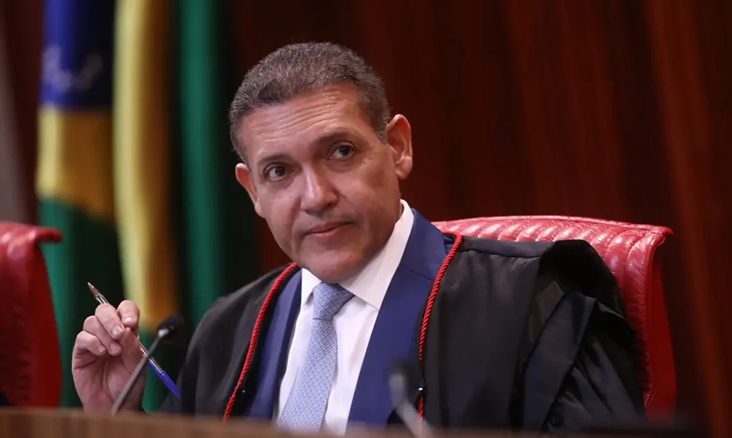 Nunes Marques toma posse na presidência do TSE e assume comando das eleições Nunes Marques toma posse na presidência do TSE e assume comando das eleições