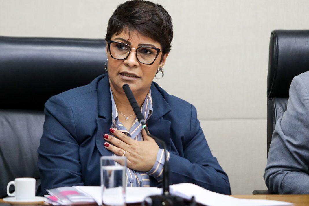 Enfermeira assume comando do IGESDF: CLDF endossa nome de Eliane Souza para gestão do Instituto Enfermeira assume comando do IGESDF: CLDF endossa nome de Eliane Souza para gestão do Instituto