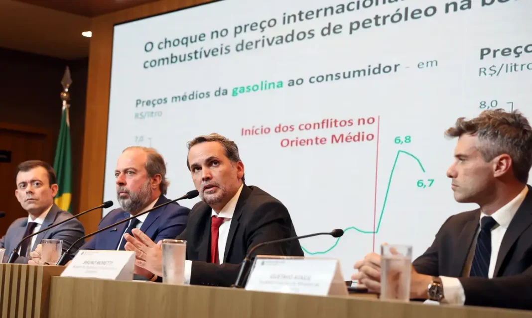Governo cria subsídio de até R$ 0,89 para segurar preço da gasolina Governo cria subsídio de até R$ 0,89 para segurar preço da gasolina