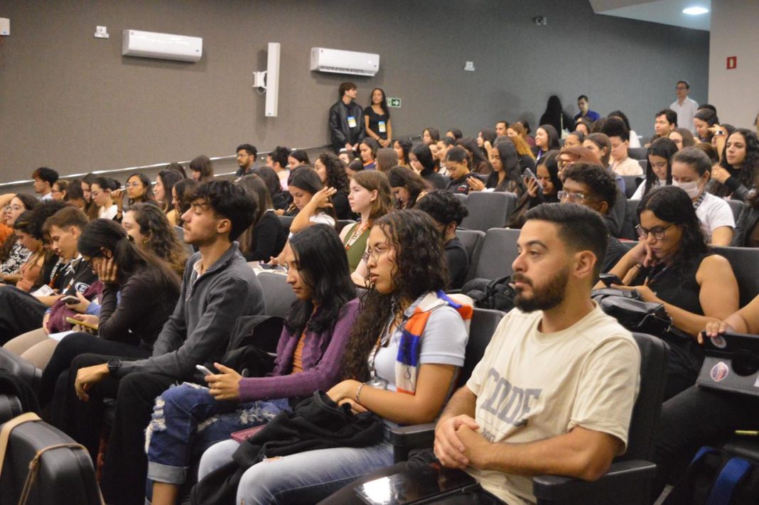 Escola Superior de Ciências da Saúde celebra Dia do Enfermeiro com evento para estudantes Escola Superior de Ciências da Saúde celebra Dia do Enfermeiro com evento para estudantes