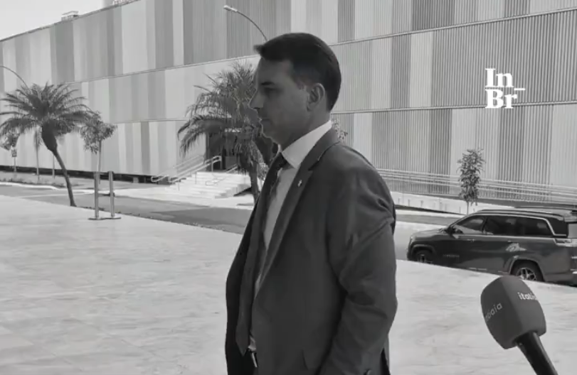 Deputados pedem investigação sobre relação entre Vorcaro e Flávio Bolsonaro Deputados pedem investigação sobre relação entre Vorcaro e Flávio Bolsonaro