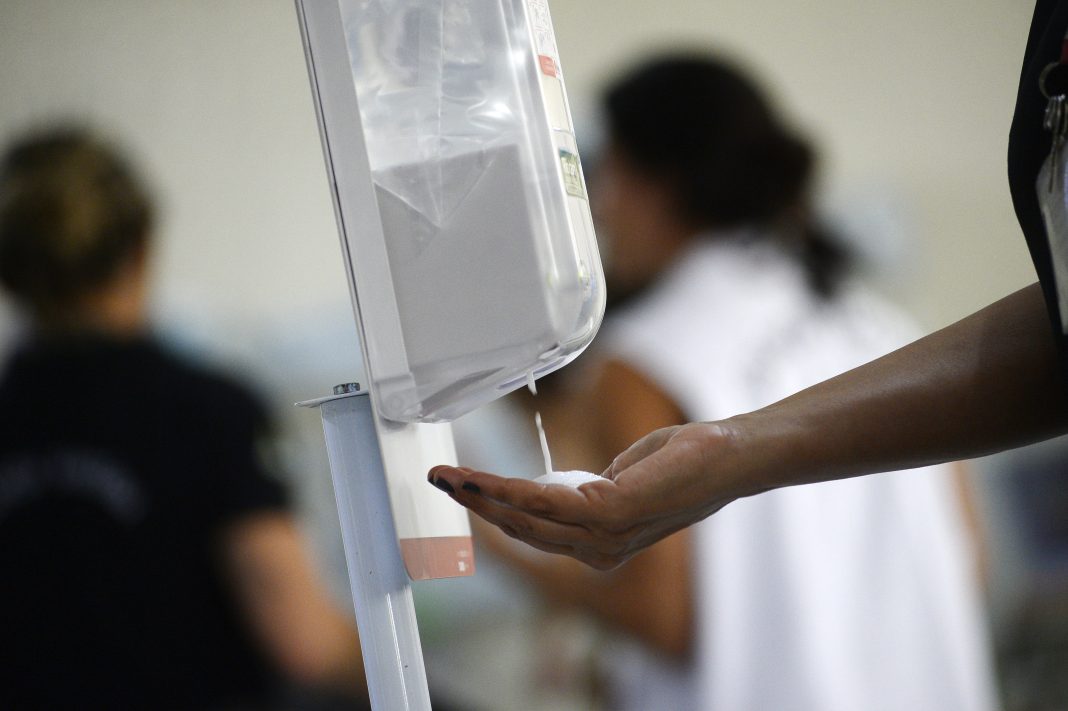 Saúde reforça a importância do controle das infecções hospitalares no Distrito Federal Saúde reforça a importância do controle das infecções hospitalares no Distrito Federal