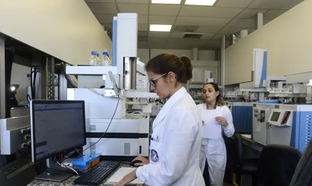 Iniciativas tentam facilitar acesso e permanência de mães na ciência Iniciativas tentam facilitar acesso e permanência de mães na ciência